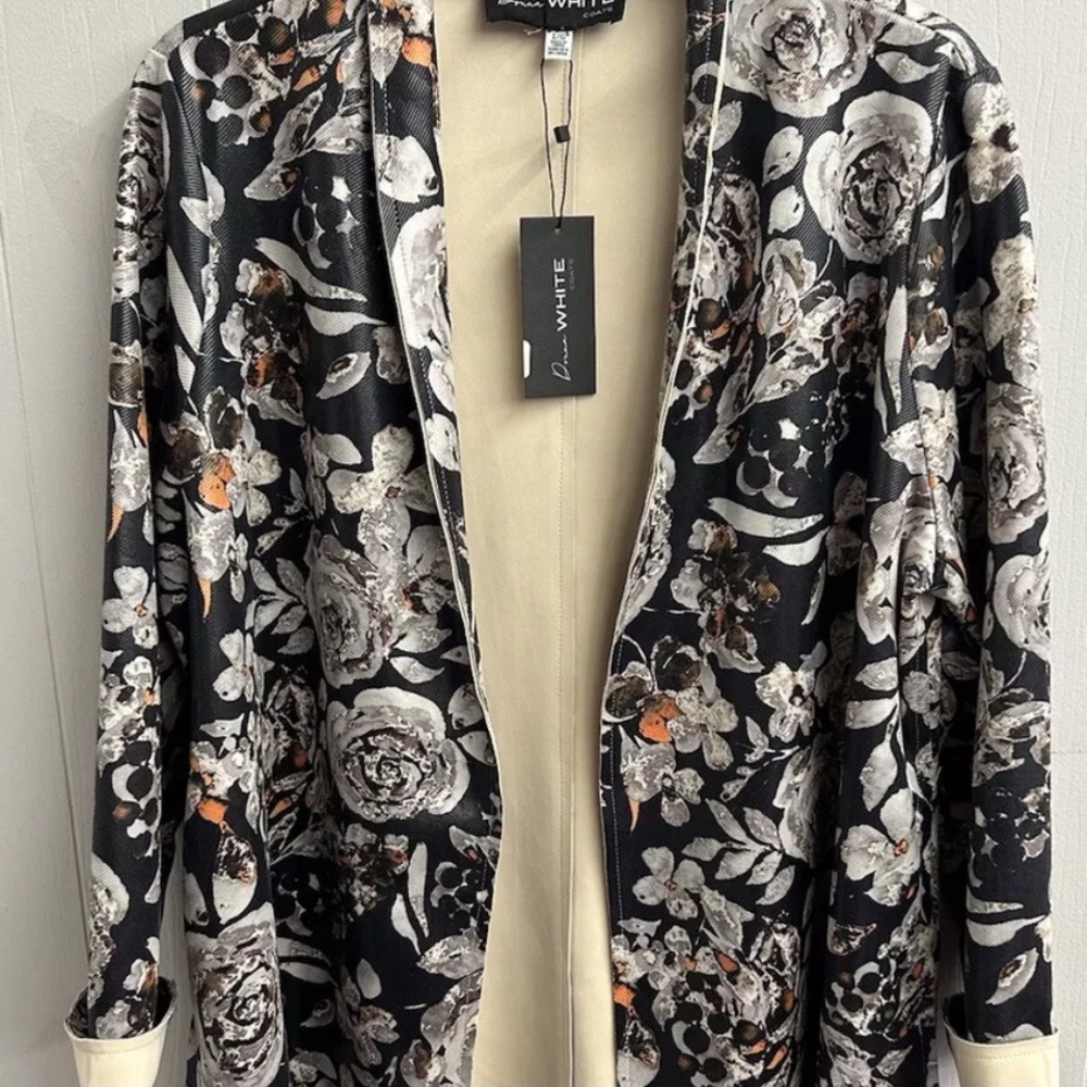 Donna White Coats Black Floral Open Front Coat. Side Pockets. Size Large. NWT.